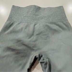 Seamless High-Waist Leggings in Light Sage